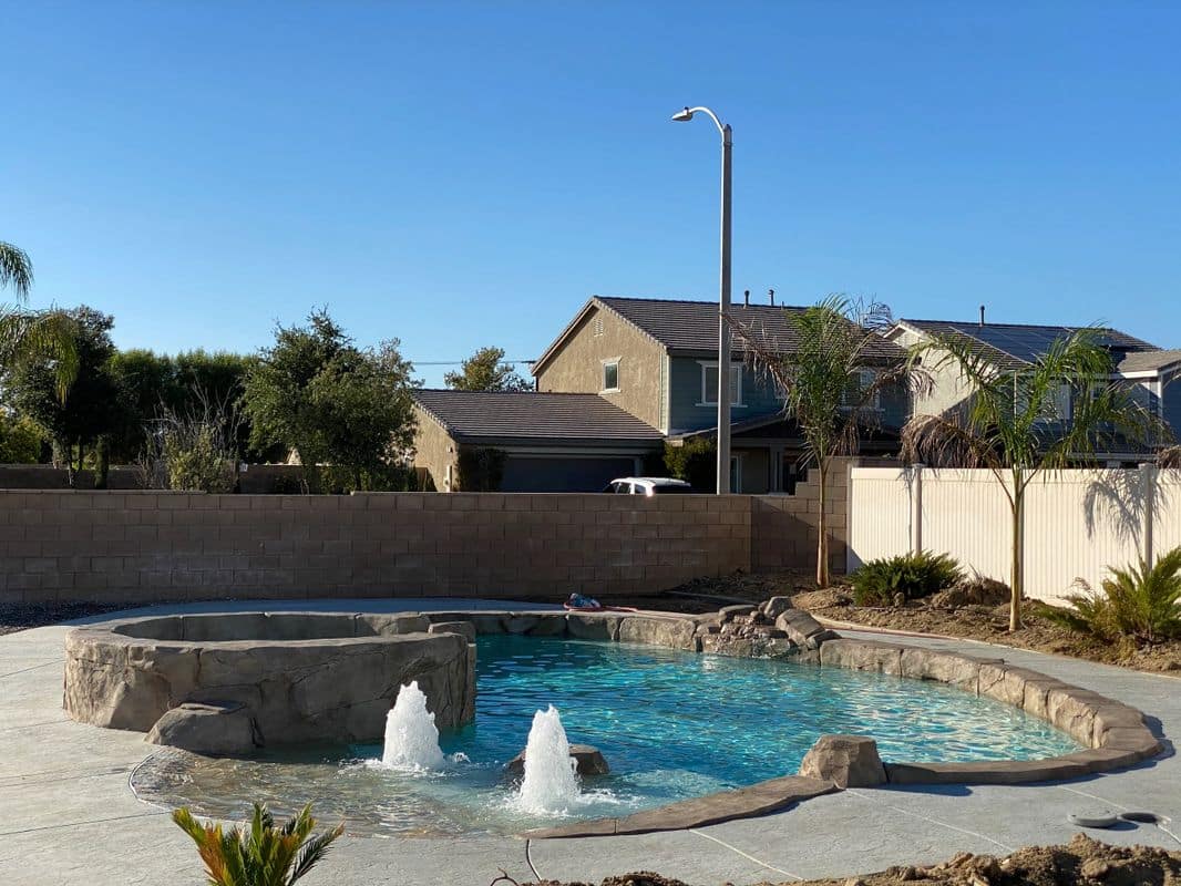 Free-Form Vs. Rectangular Swimming Pool: Which Is Your Pick?