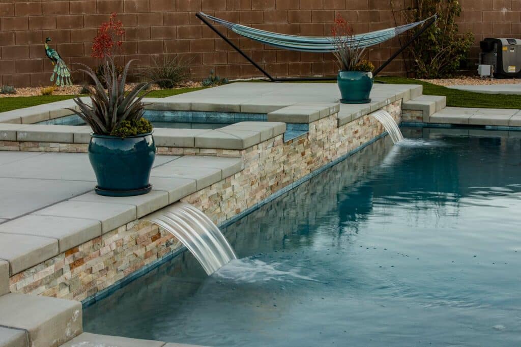 Backyard Swimming pool with a hot tub